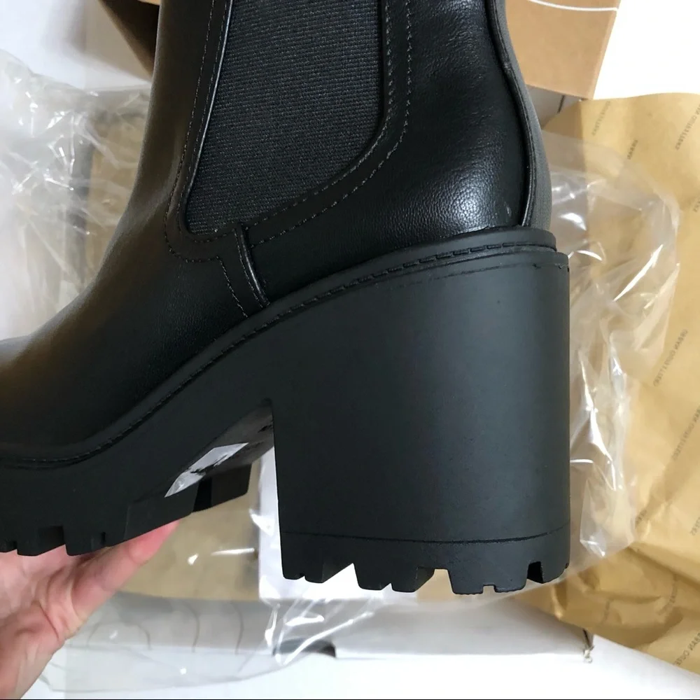 NWT Urban Outfitters Chloe Chelsea Timeless boot (10) - Picture 10 of 12